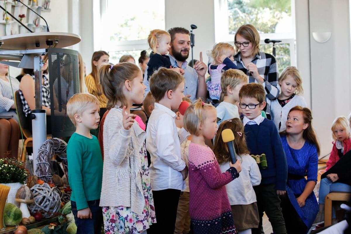 kinder im gottesdienst